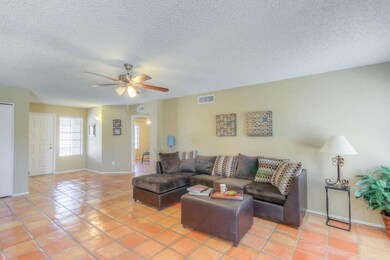 Living Room (4)