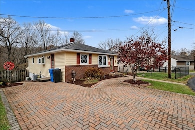 444 Violet Dr, New Kensington, PA 15068 - photo 2