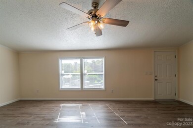 1009 Cass St unit 3, Statesville, NC 28677 - photo 6