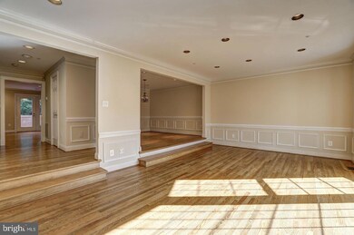 8311 Turnberry Ct, Potomac, MD 20854 - photo 7