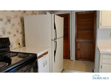 Kitchen. Appliances included.