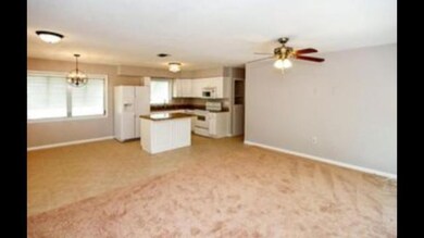 KITCHEN / LIVING