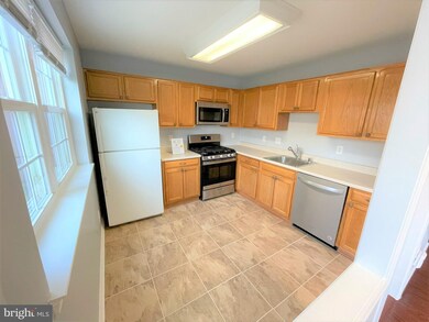 9266 Cardinal Forest Ln unit 9266A, Lorton, VA 22079 - photo 4