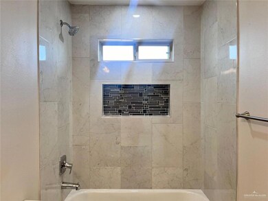 Bathroom featuring tiled shower / bath combo