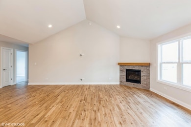 05_9529112th_165_LivingRoom_MRED_2000x13