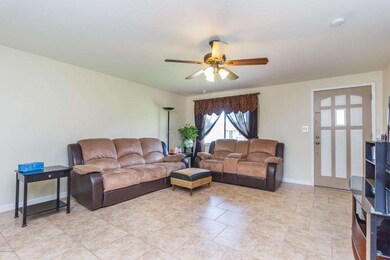 004_GREAT ROOM