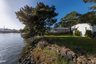 955 NE Mill St unit A7, Waldport, OR 97394 - photo 3