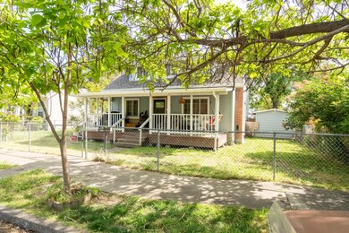 419 NW D St, Grants Pass, OR 97526 - photo 3