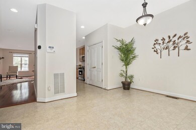 9738 Evening Bird Ln, Laurel, MD 20723 - photo 4