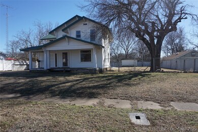711 W Broadway St, Henryetta, OK 74437 - photo 5