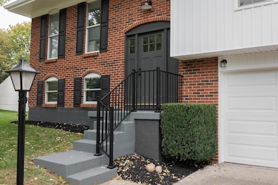 3027 Kilcullen Dr, Columbus, OH 43221 - photo 2