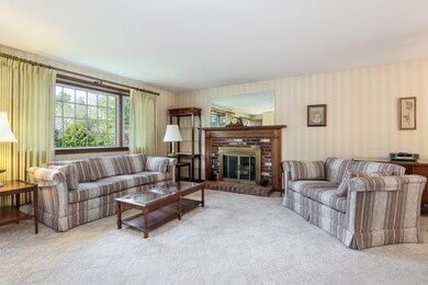 006-Living_Room-5713863-large