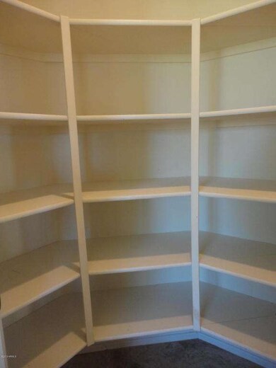 005 - Walk-In Pantry