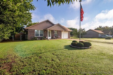 808 SW 8th St, Wagoner, OK 74467 - photo 3