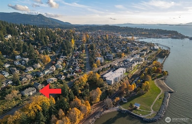 It is all about location, and this condo is just across the street from the stairs to Boulevard Park, and a short walk to Fairhaven! It is an ideal location at the base of South Hill.