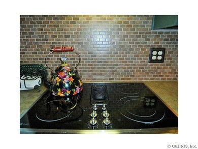 Kitchen Updated Cooktop & Backsplash