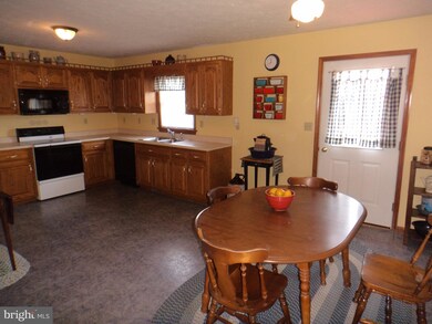 2587 Rocky Spring Rd, Chambersburg, PA 17201 - photo 4