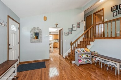 221 N Glade Ave, Elmhurst, IL 60126 - photo 2