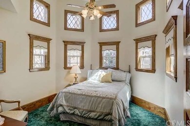 The window room / bedroom