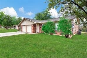 307 N Jordan St unit 309, Whitesboro, TX 76273 - photo 2