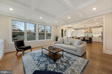 9006 Spring Hill Ln, Chevy Chase, MD 20815 - photo 4