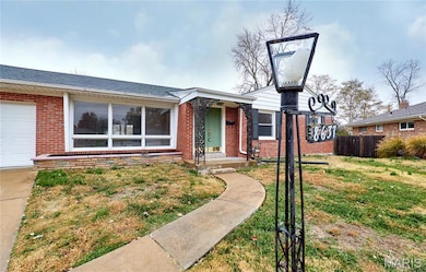 8637 Mayflower Ct, Saint Louis, MO 63132 - photo 4