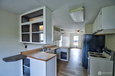 738 SW William Ave, Chehalis, WA 98532 - photo 6