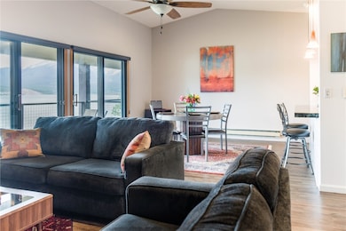 Light and bright living and dining area with vault