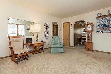 4043 40th St, Des Moines, IA 50310 - photo 3