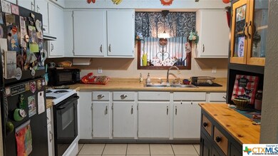 1312 Dartmouth St, San Marcos, TX 78666 - photo 3