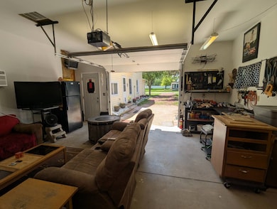 1 Car Garage