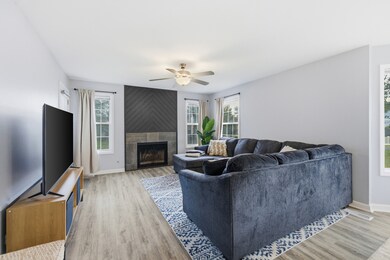 1924 Quaker Hollow Ln unit 14, Streamwood, IL 60107 - photo 7