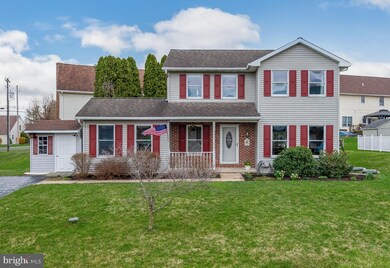 921 Cacoosing Dr, Reading, PA 19608 - photo 2