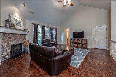  
4 Willow Bank Cir Bentonville, AR 72712