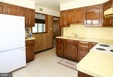 1302 E Willow Run Dr, Wilmington, DE 19805 - photo 5