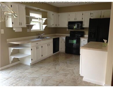 101 Timberlake Cir, Scott Depot, WV 25560 - photo 2