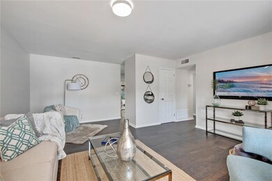 7911 W Hiawatha St, Tampa, FL 33615 - photo 5