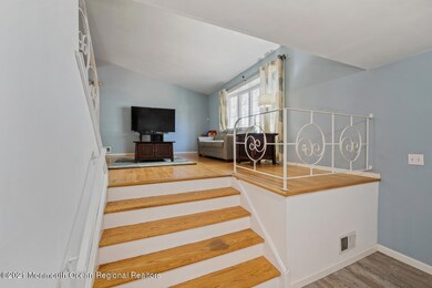 157 Cindy St Old Bridge NJ-large-010-011