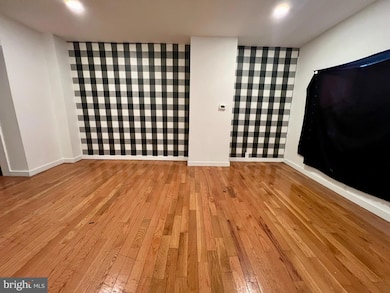 1543 S Lecount St, Philadelphia, PA 19146 - photo 4