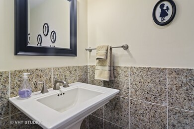 319 E Tall Trees Ln, Palatine, IL 60067 - photo 3