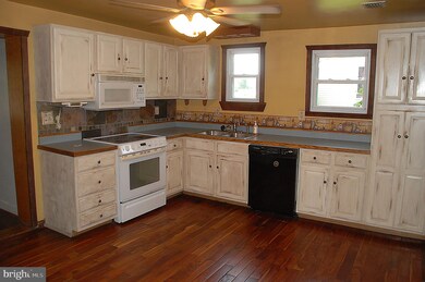 216 W Main St, New Bloomfield, PA 17068 - photo 5