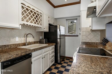 89 Columbine Cir #2-001