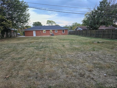 7304 Montclair Ave, Godfrey, IL 62035 - photo 4