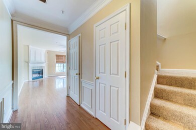 8165 Halley Ct unit 302, Lorton, VA 22079 - photo 6