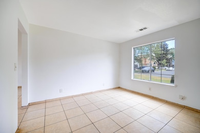 7 - Formal Dinning Room (1)