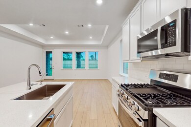 1210 Sugar Dr, Tomball, TX 77375 - photo 2