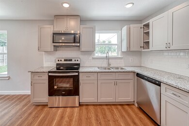 8125 Eastover St unit B, Houston, TX 77028 - photo 4