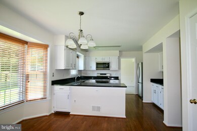 13409 Poplar Woods Ct, Chantilly, VA 20151 - photo 4