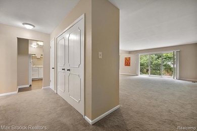 2449 Mulberry Square unit 31, Bloomfield Hills, MI 48302 - photo 6