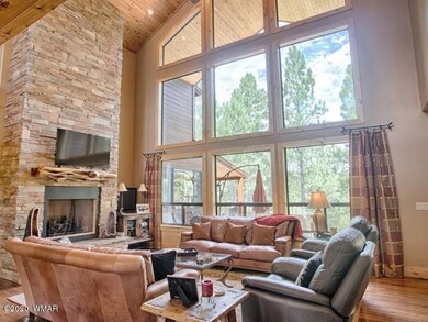 004_Living Room